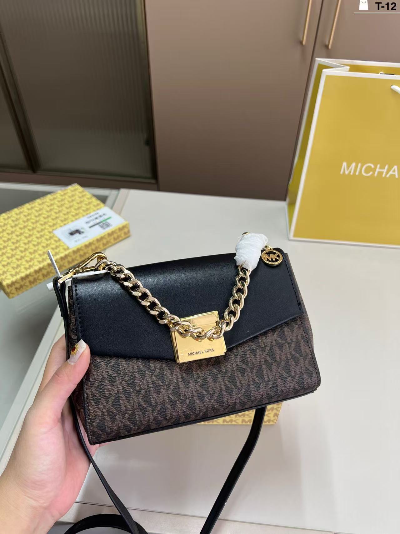Nuovissima Borsa a Tracolla di - Women'S Bags Of Michael Kors recensione e prezzo